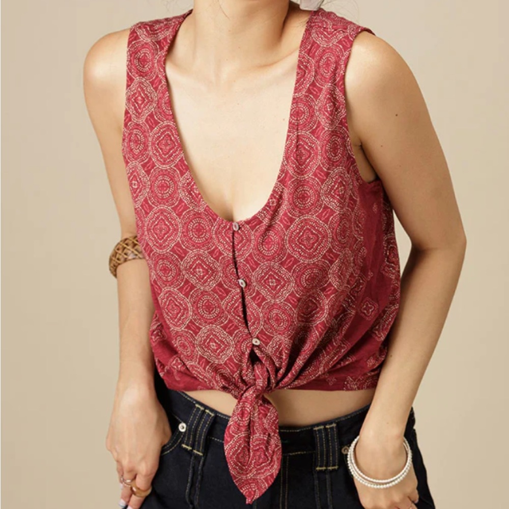 Lucky Brand Print Red Floral V-Neck Tie Front Buttoned Top Size Small